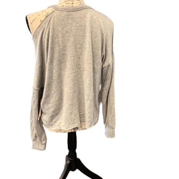 BUNDLE 3 FOR $18- NWT Inspired Hearts Grey Sweatshirt Off Shoulder Junior MED - Picture 5 of 12